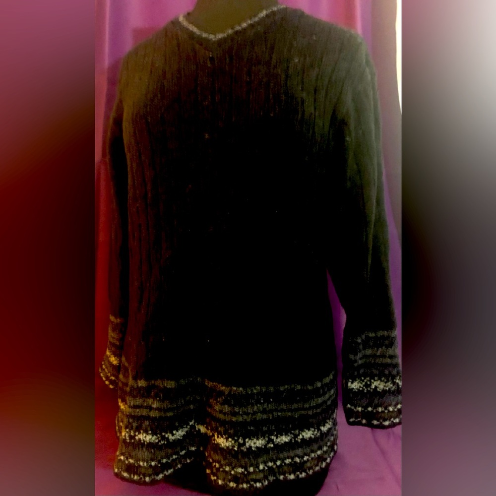 Wool sweater! V-neck, grey trim detail. Small